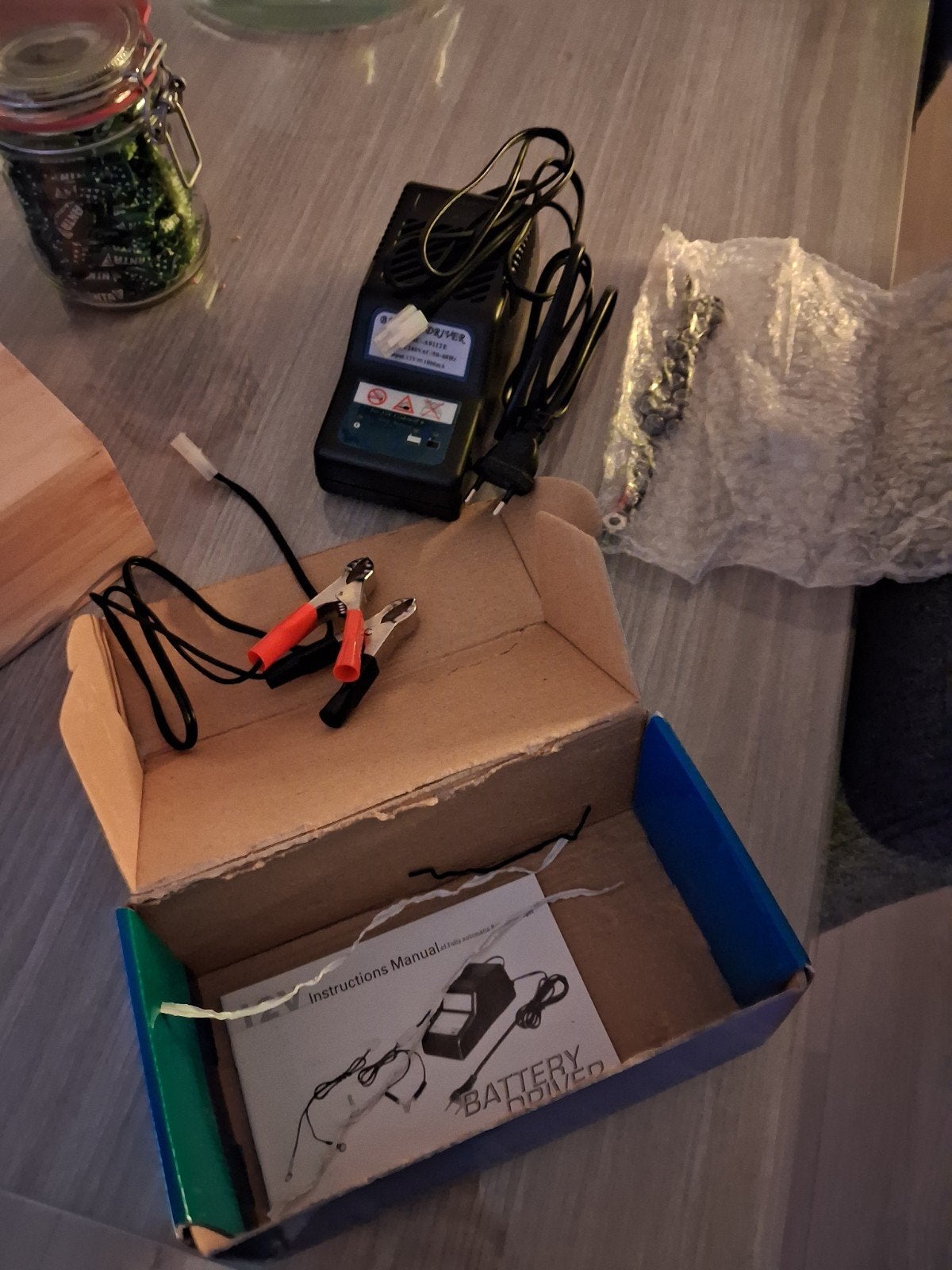 oplader voor scooter en motor, Ophalen, Zo goed als nieuw