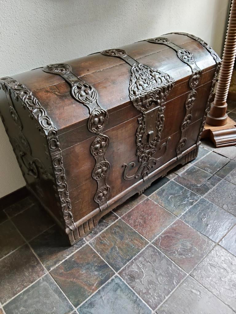 Antieke Eiken Kist met IJzerbeslag - Jaartal 1825, Antiek en Kunst, Ophalen