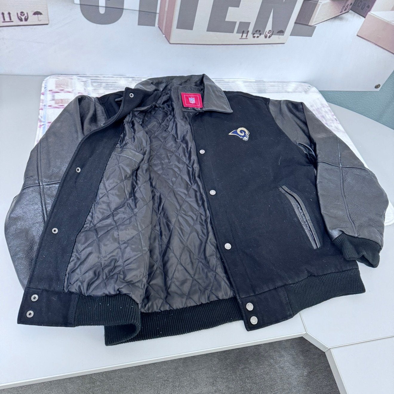 NFL American Football Los Angles Rams jacket L-G vest rugby, Maat 52/54 (L), L, Zwart, Zo goed als nieuw