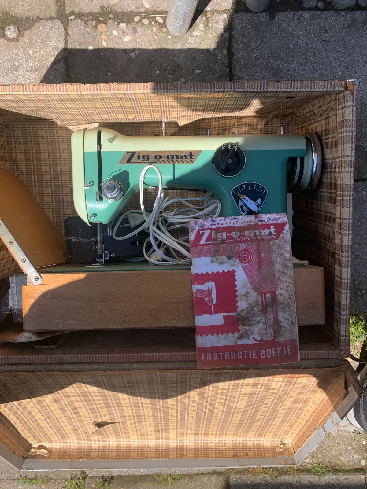 Vintage Zig-o-mat Naaimachine met Instructieboekje, Ophalen, Gebruikt, Naaimachine, Overige merken