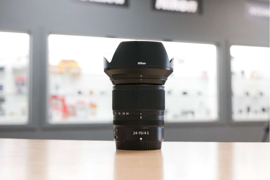 Nikon Z 24-70mm f/4 (Hoogeveen), Foto-Groep, Luttekepoortstraat 26 3841 AX Harderwijk, Zo goed als nieuw, Webshop@foto-groep.nl