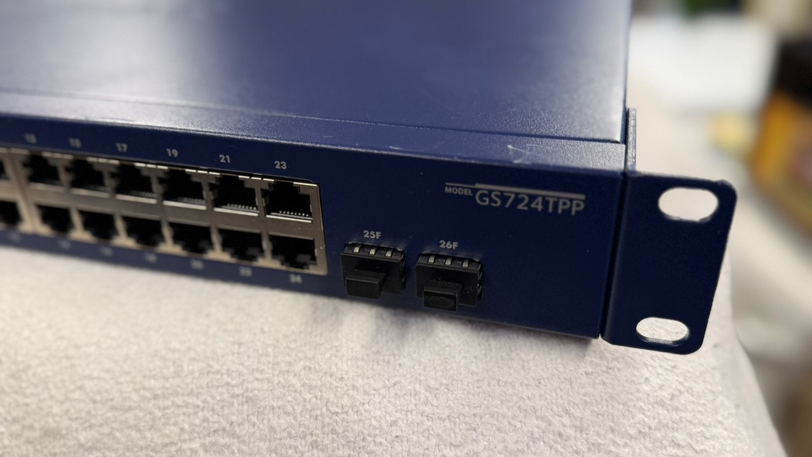 NETGEAR GS724TPP 24-poorts Gigabit PoE+ Switch – 380W 2x SFP, Computers en Software, Ophalen of Verzenden, Zo goed als nieuw