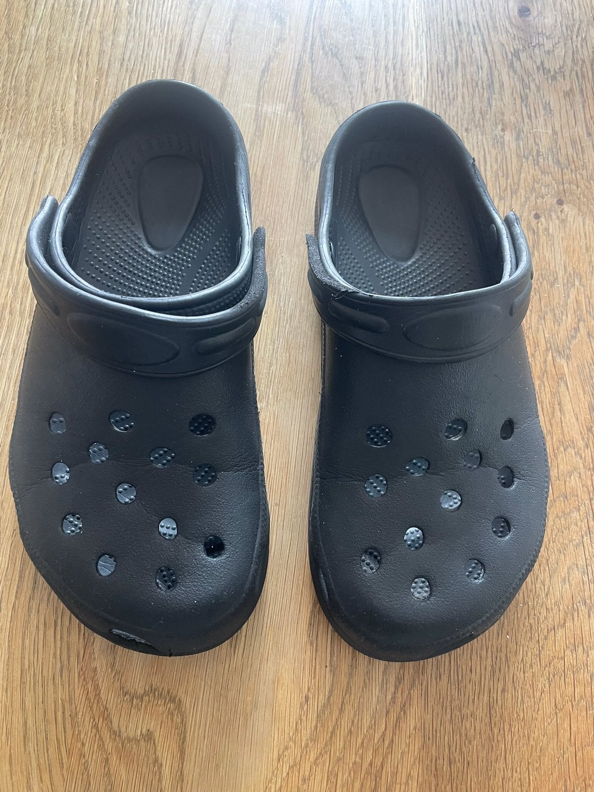 Paar z.g.a.n zwarte rubber "Klompen" type "Croqs" maat 39, Ophalen, Zwart, Overige typen, Zo goed als nieuw