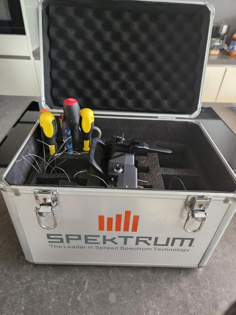 Spektrum NX10+ zender met bijbehorende koffer, Ophalen, Zo goed als nieuw