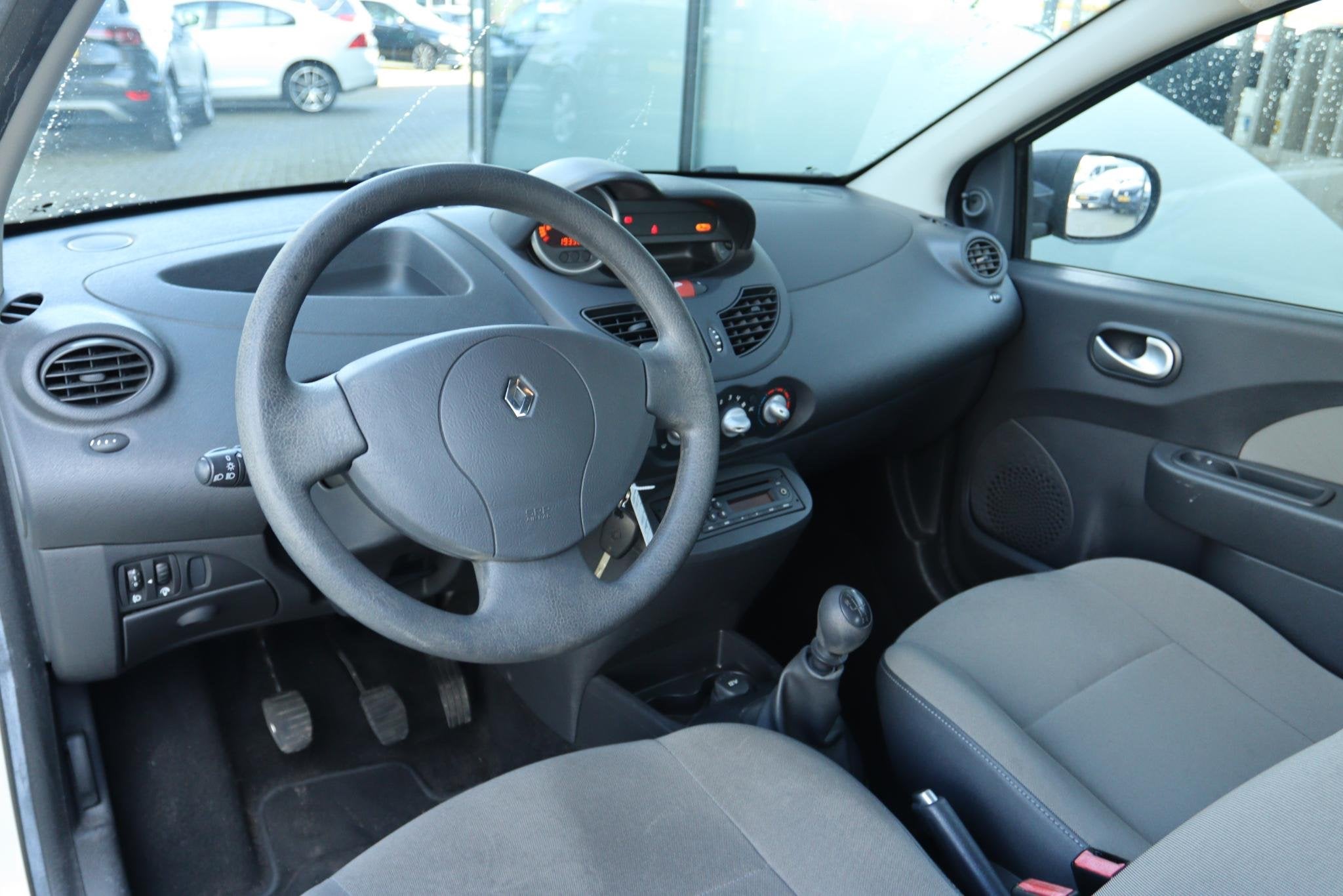 RENAULT TWINGO 1.2-16V AUTHENTIQUE | AIRCO | CENTR DEURVERGR, Gebruikt, 4 cilinders, 4 stoelen, Bedrijf