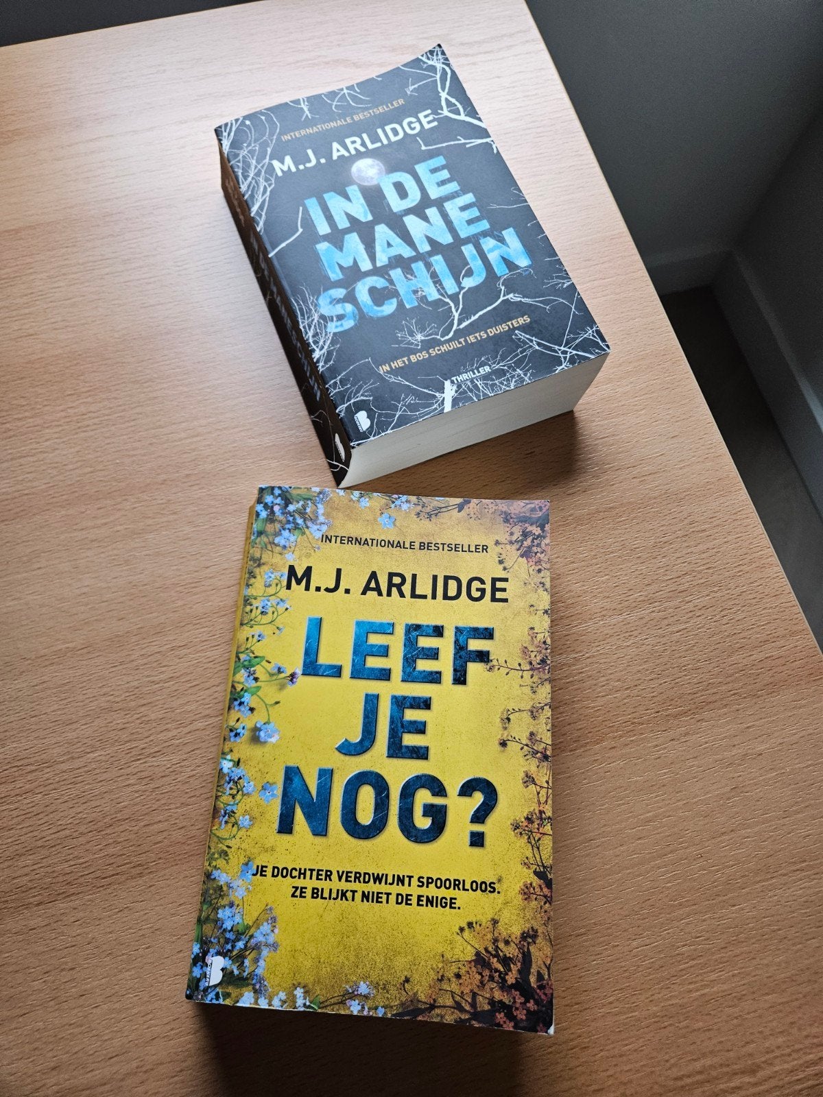 2 Stuks M.J Arlidge boeken., Boeken, Thrillers, Ophalen of Verzenden, Zo goed als nieuw, M.J Arlidge, Nederland