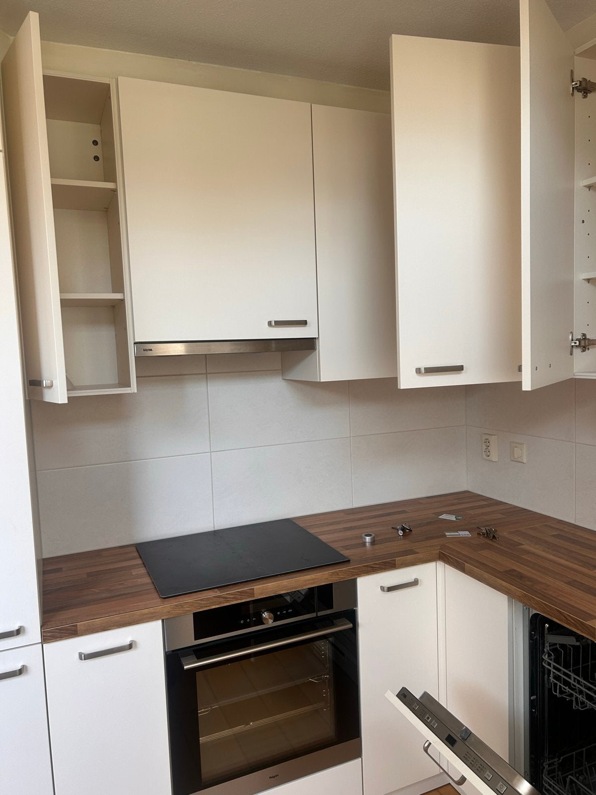 Moderne hoekkeuken met inbouwapparatuur, Ophalen, Hoekkeuken, Zo goed als nieuw, Hout
