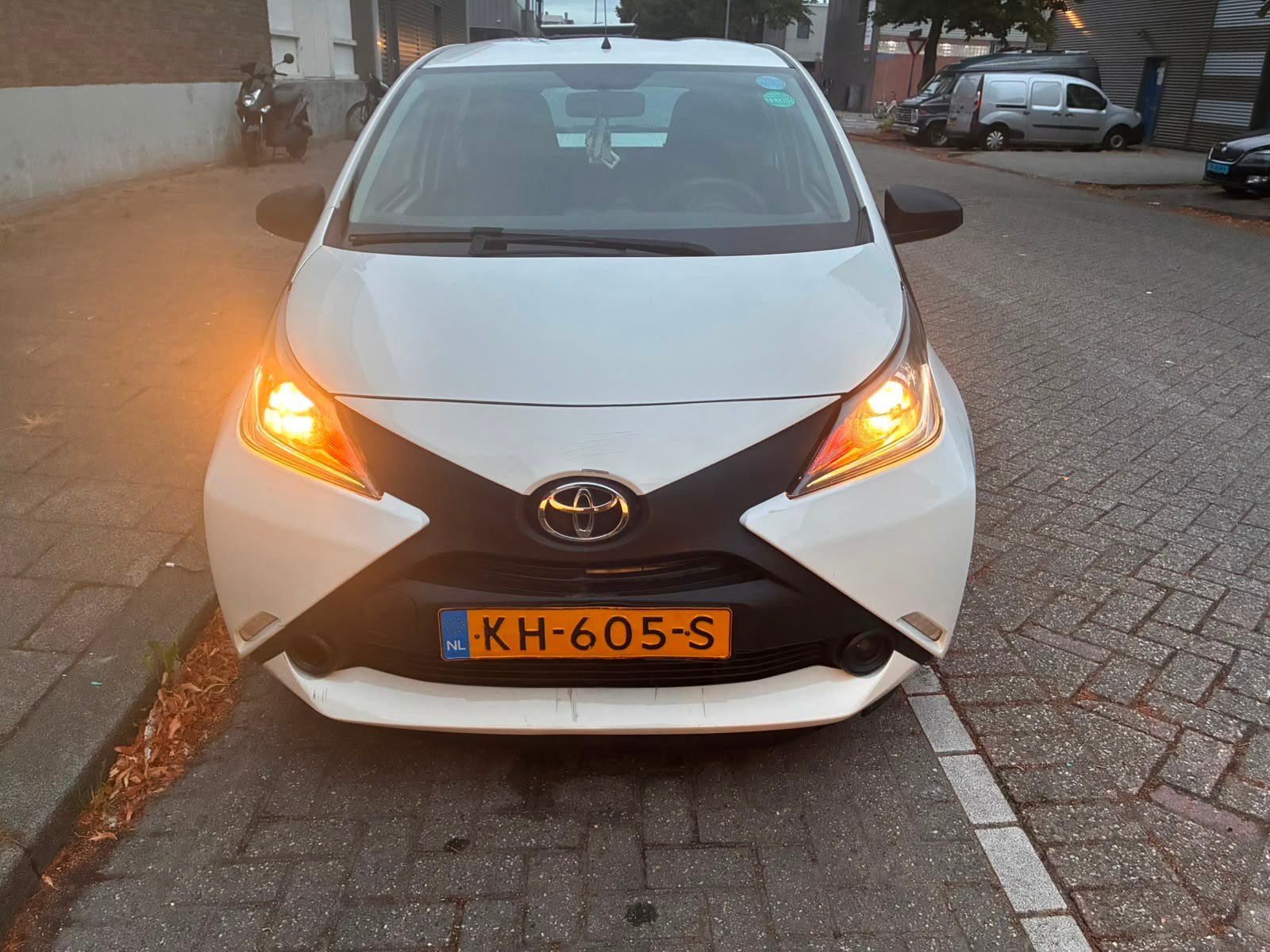 Toyota Aygo 1.0 12V Vvt-i Ddrs 2016 Wit, Voorwielaandrijving, 4 stoelen, Wit, Origineel Nederlands