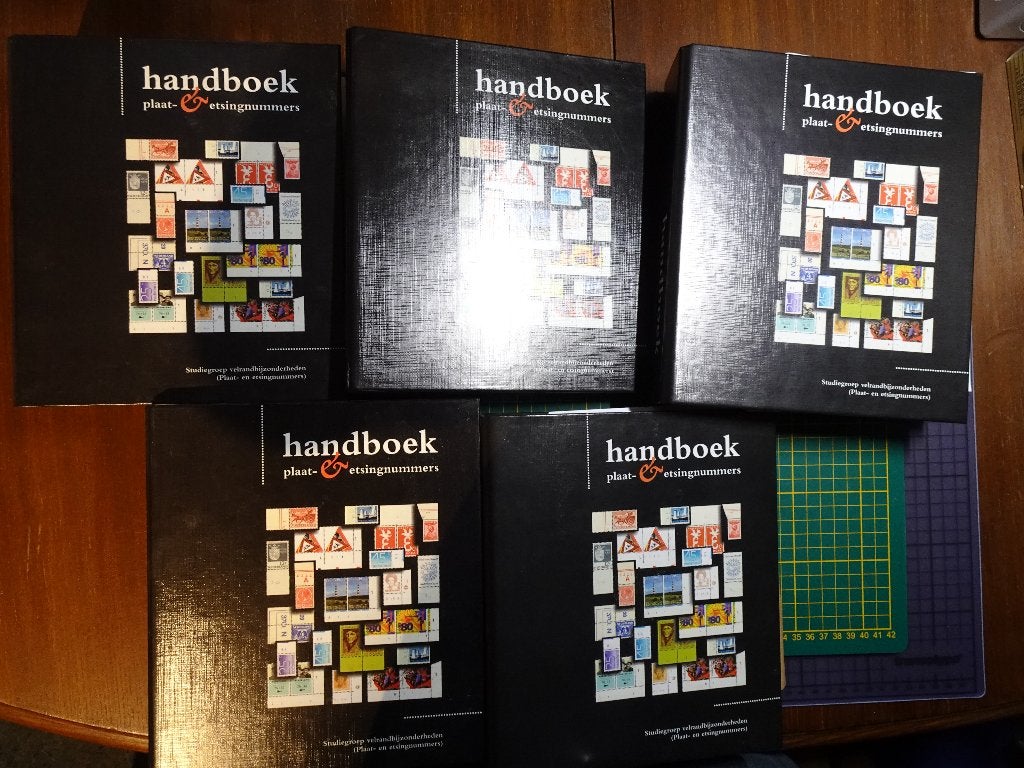 Complete  set Handboeken Etsingnummers en kniptekens, Postzegels en Munten, Verzenden, Catalogus