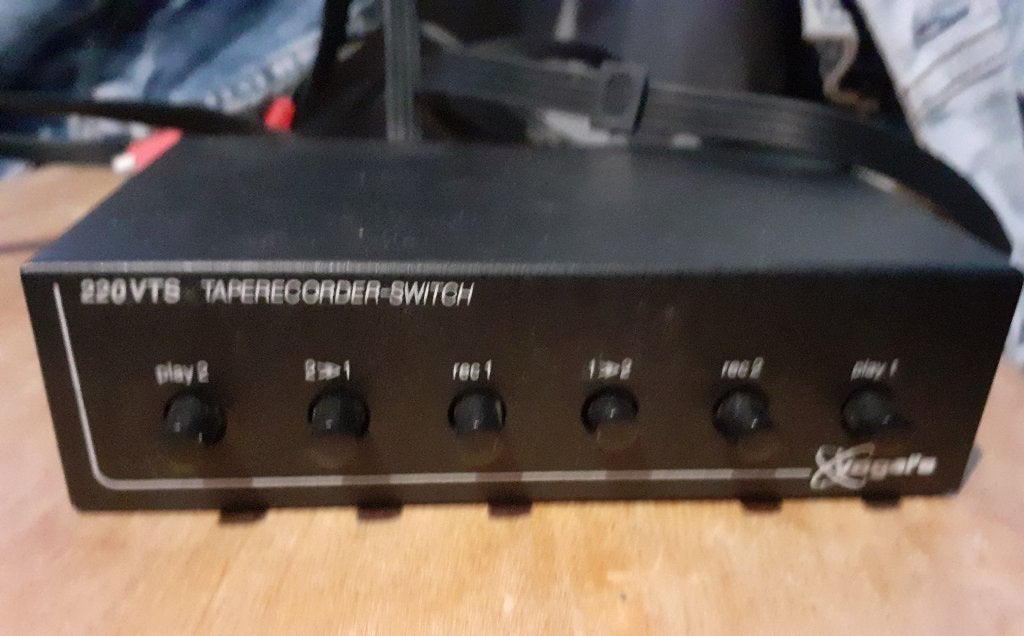 Zeldzame switch bos DIN naar tulp en andersom incl. kabels, Overige merken, Ophalen of Verzenden, Zo goed als nieuw, Minder dan 60 watt