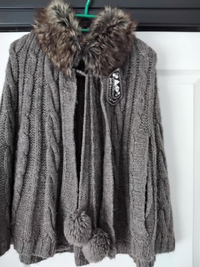 Nieuwe poncho van Poools, all sizes., Pools, Ophalen of Verzenden, Nieuw, Bruin