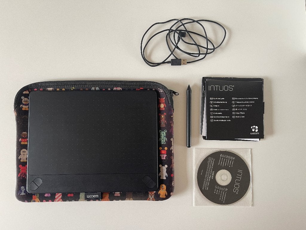 Wacom Intuos tekentablet, inclusief beschermhoes, Computers en Software, Tekentablets, Ophalen of Verzenden, Zo goed als nieuw