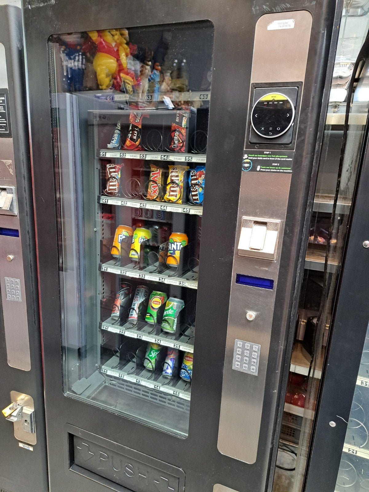 Vendo combi automaat gekoeld, Ophalen