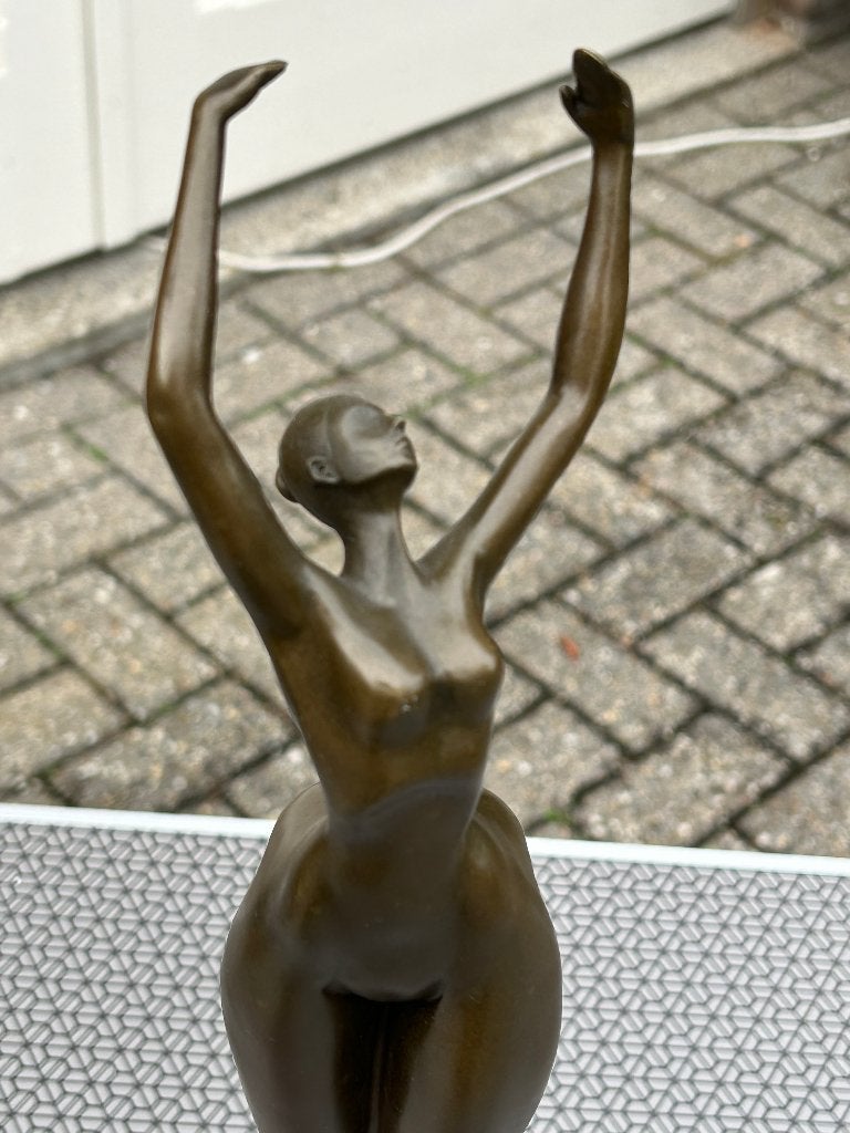 Bronzen sculptuur Naakte Dame op marmer sokkel, sign Juno, Ophalen of Verzenden, Brons