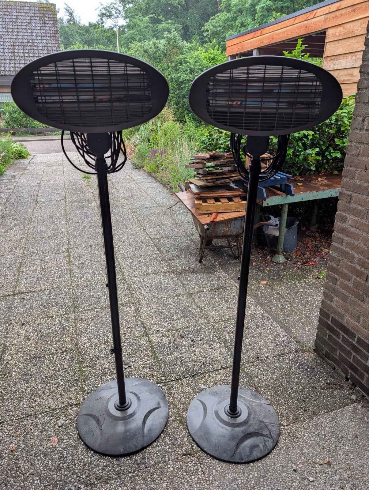 HQH-2000DD 2000W Terrasverwarmer met Voet (2 stuks), Ophalen, Nieuw, Waterbestendig