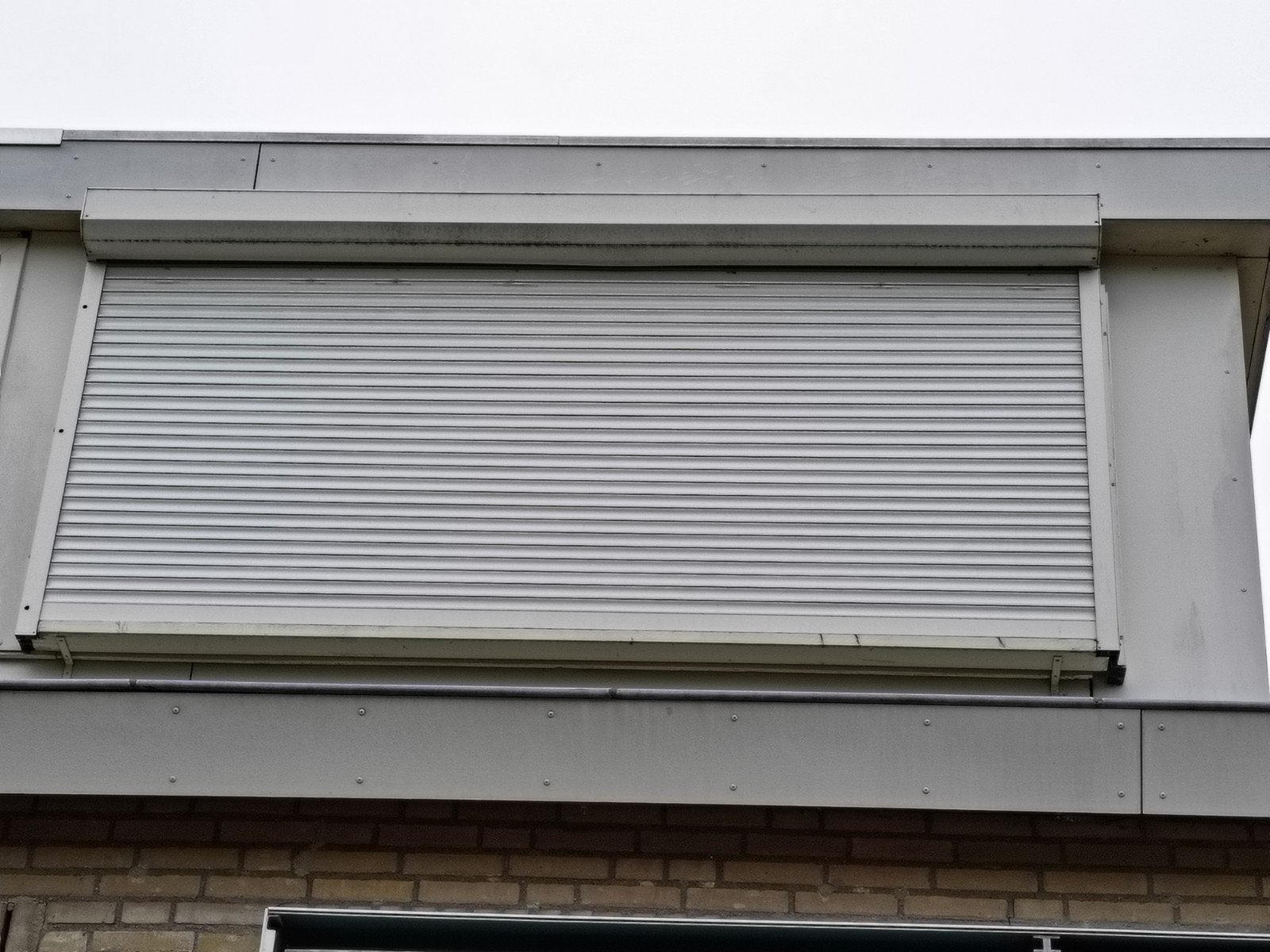 Lichtkleurige rolluik voor raam of deur, Doe-het-zelf en Verbouw, Rolluiken, Ophalen, Gebruikt, 200 cm of meer, Wit