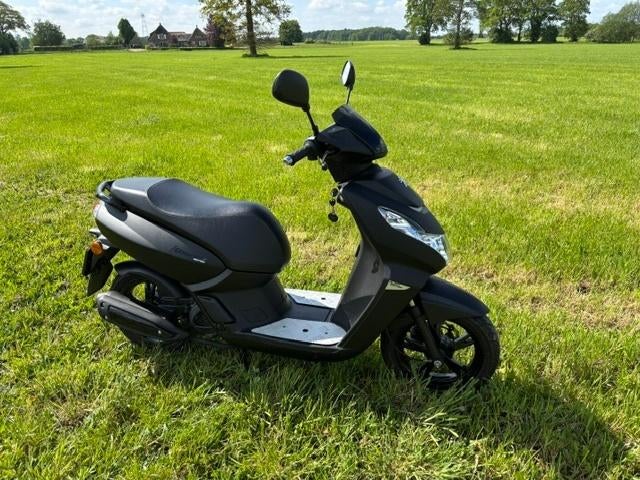 Originele & mooie Peugeot Kisbee bromscooter Black Edition, Ophalen, Gebruikt, Overige modellen, Maximaal 45 km/u