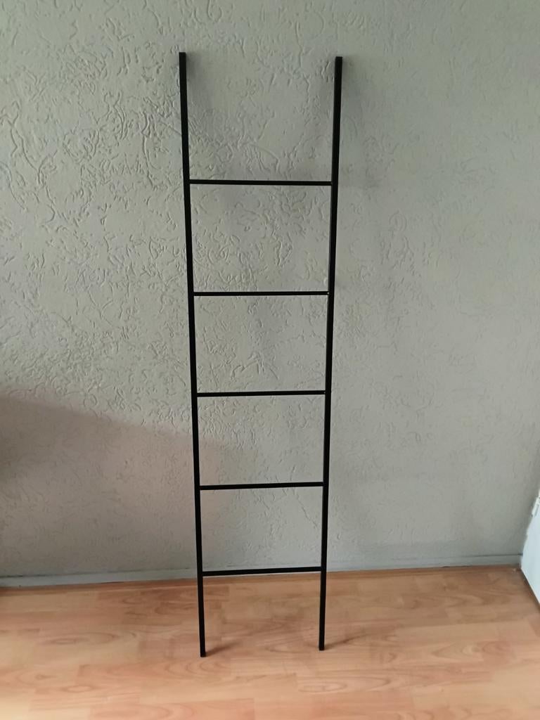 Decoratieve zwarte ladder - perfect voor handdoeken, Ophalen, Zo goed als nieuw, Ladder, Minder dan 2 meter