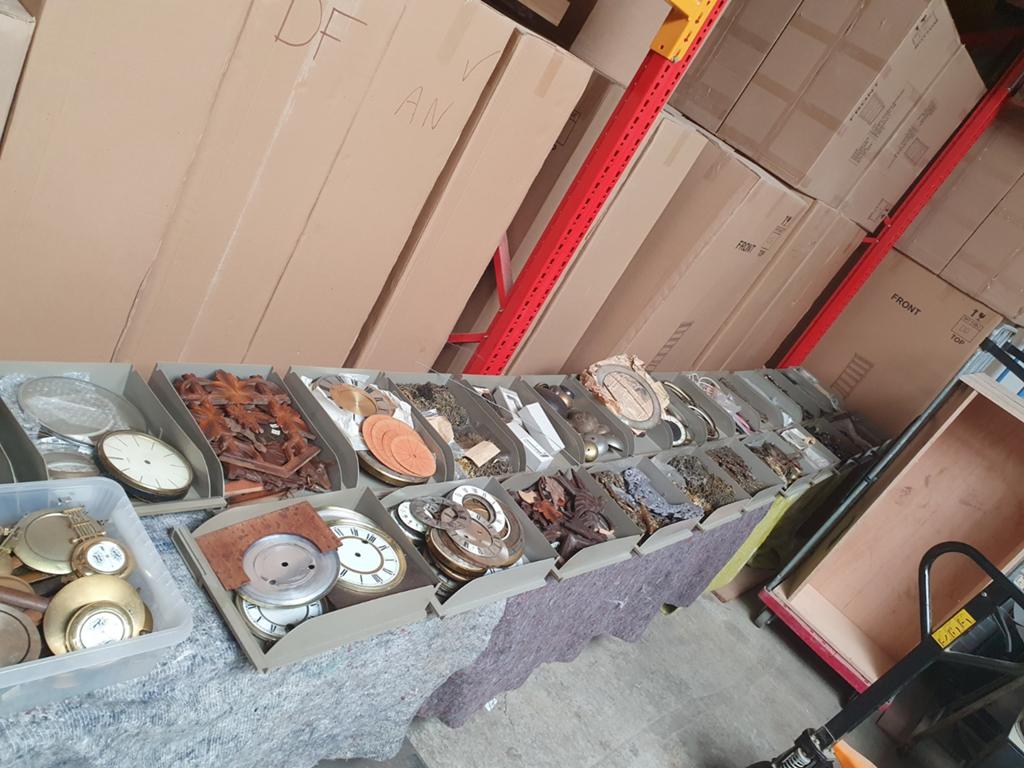 Klokonderdelen zeer veel ivm beëindigen hobby, Antiek en Kunst, Ophalen of Verzenden
