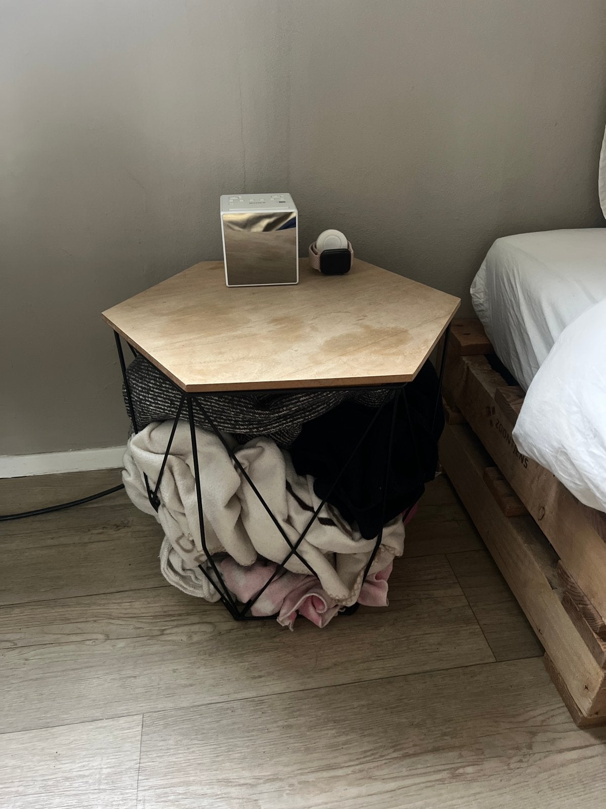 Xenos bijzettafel | opbergmand | zeshoek | zwart metaal, Ophalen, Zo goed als nieuw, Rond, Minder dan 55 cm