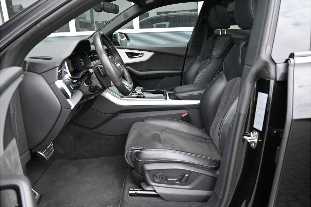 Audi Q8 55 TFSI e QUATTRO / 3 X S-LINE / PANO / B&O / LED MA, Auto's, Audi, Automaat, Automatische klimaatregeling, Gebruikt, Euro 6