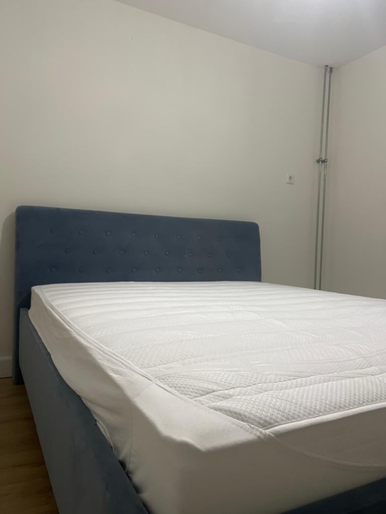 Tweepersoonsbed met gestoffeerd hoofdbord - Blauw, Blauw, Tweepersoons, Ophalen of Verzenden, Zo goed als nieuw