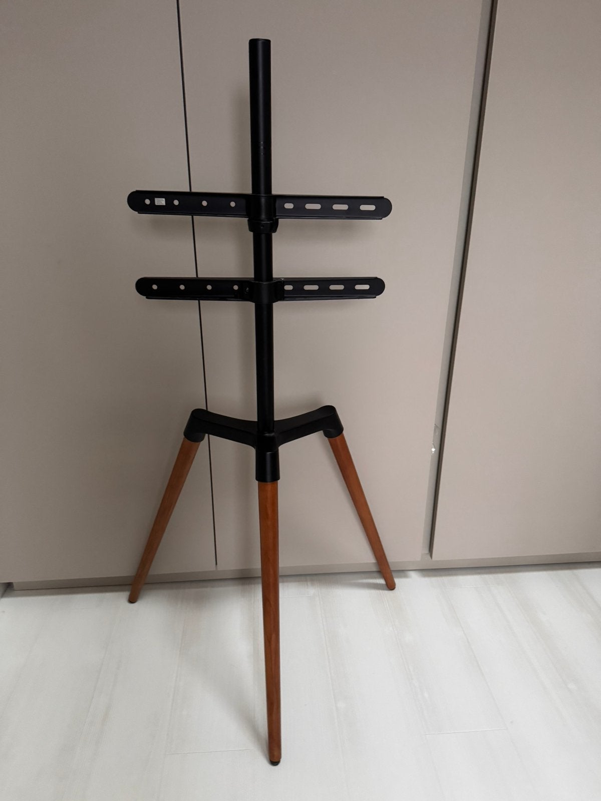 Tripod TV Standaard "Easel" Studio, Ophalen, Zo goed als nieuw