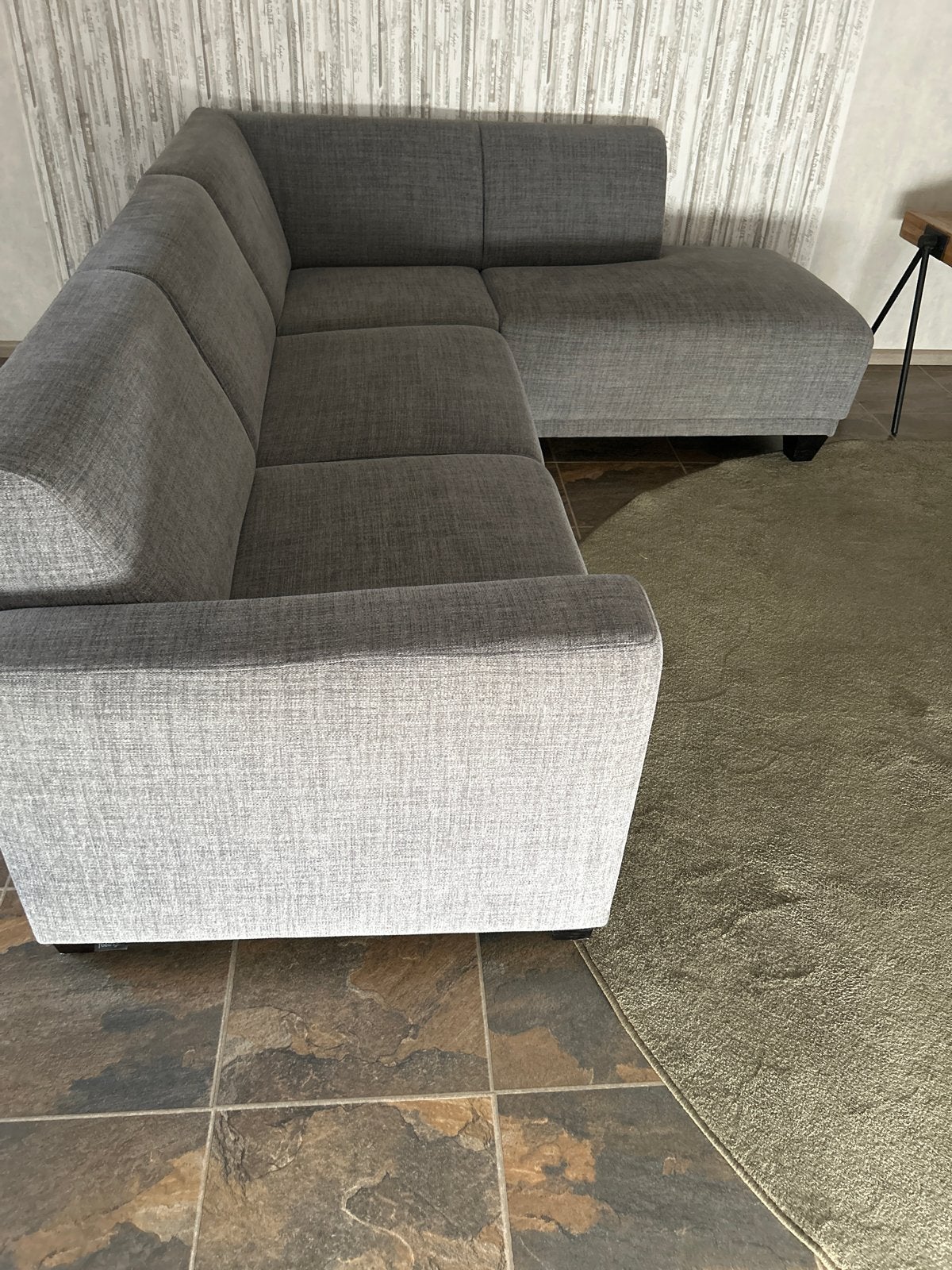Comfortabele grijze hoekbankstel met chaise longue, Huis en Inrichting, Banken | Bankstellen, Ophalen, 250 tot 300 cm, Gebruikt