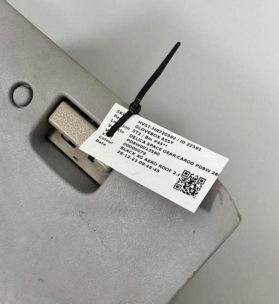Dashboardkastje voor een Mitsubishi Delica Space Gear Cargo, Gebruikt, Ophalen of Verzenden, H, H