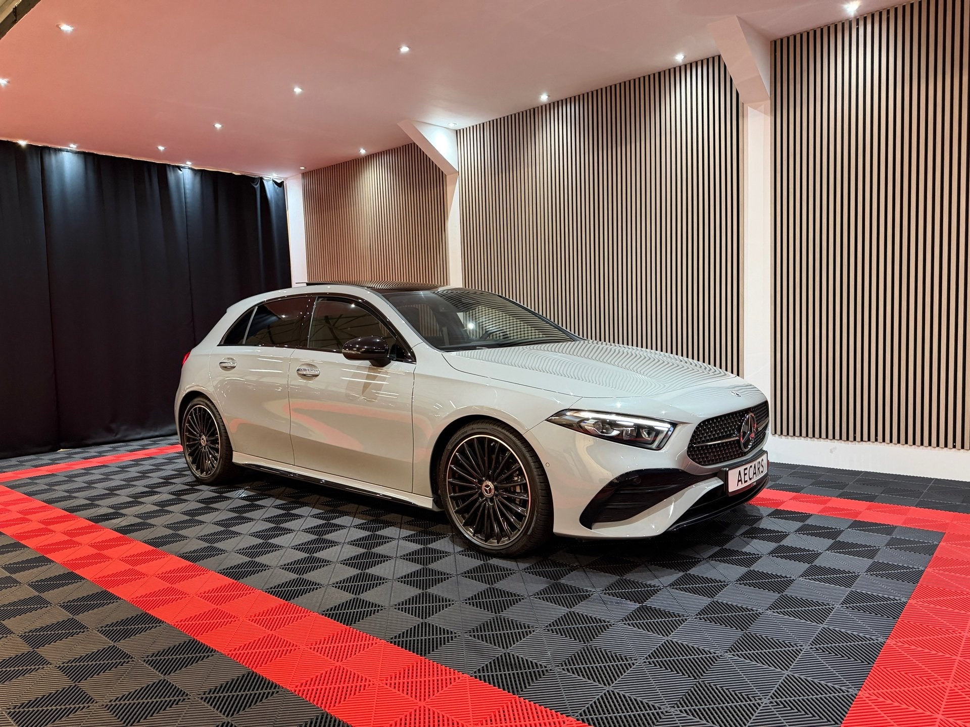 Mercedes-Benz A-klasse a200 Star Edition AMG Line Limited 20, Auto's, Voorwielaandrijving, Gebruikt, Zwart, 4 cilinders