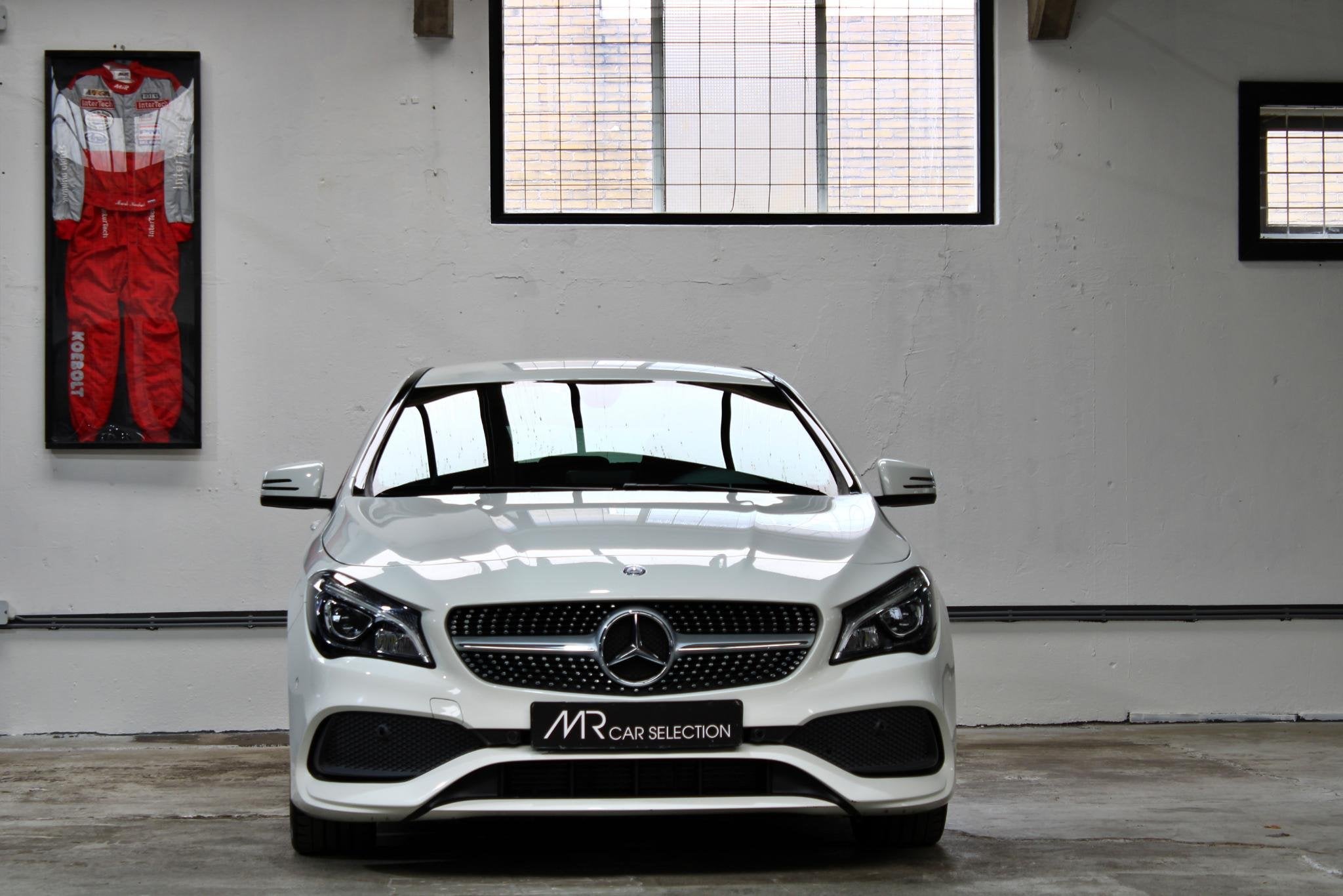 Mercedes-Benz CLA-klasse Shooting Brake 200 Ambition | AMG L, Auto's, Voorwielaandrijving, Gebruikt, Leder en Stof, Wit