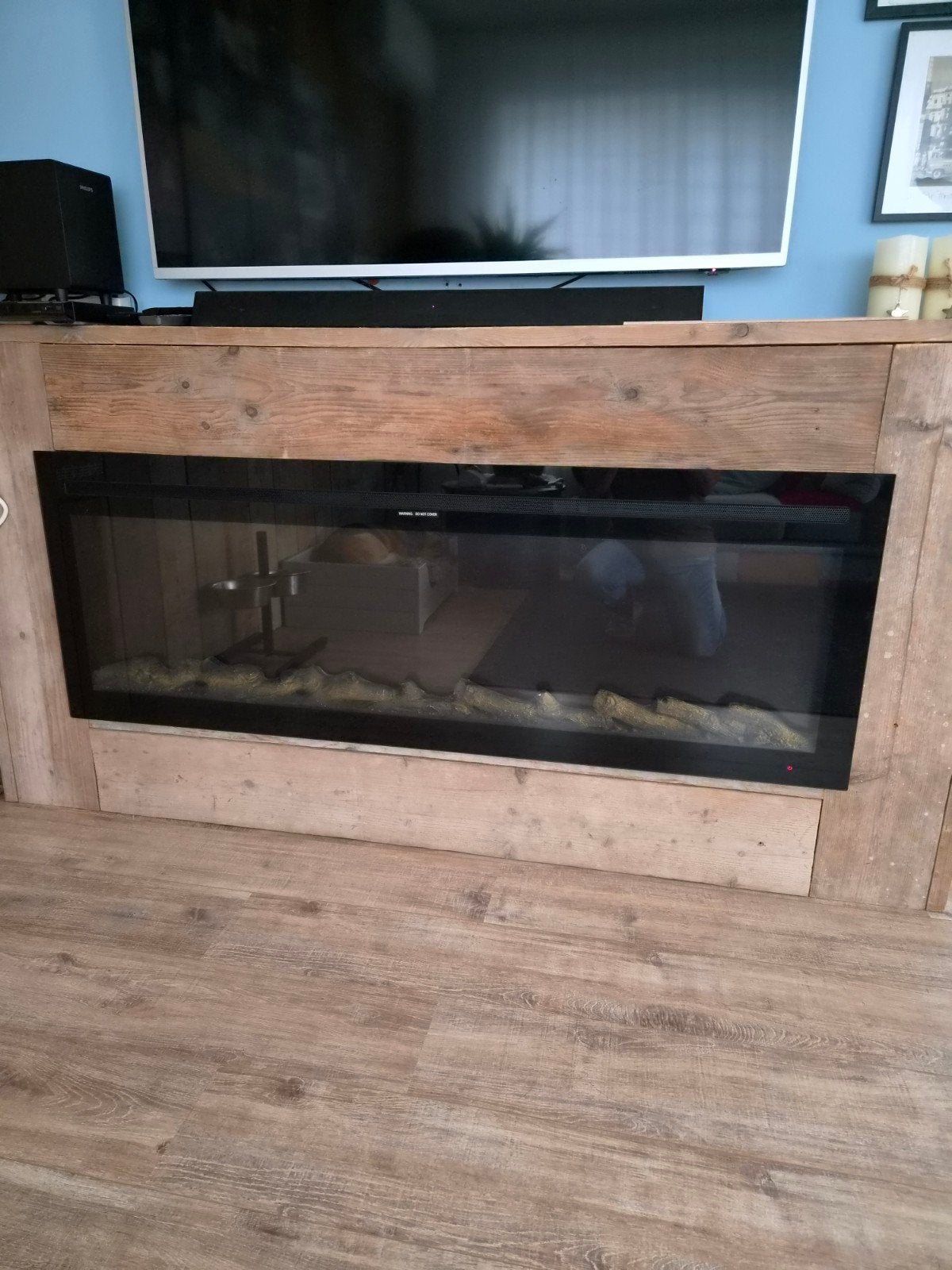 Sfeerhaard met verwarming en steigerhouten ombouw, Ophalen, Gebruikt, Inbouwhaard, Elektrische haard