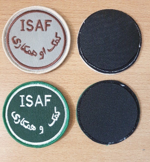 Vintage ISAF badge met VELCRO, Ophalen of Verzenden, Marine, Nederland, Embleem of Badge