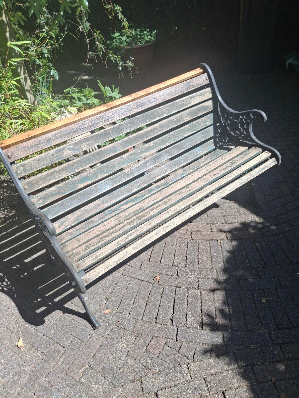 T.k. een zware gietijzeren tuinbank, parkbank 128 cm. breed., Ophalen