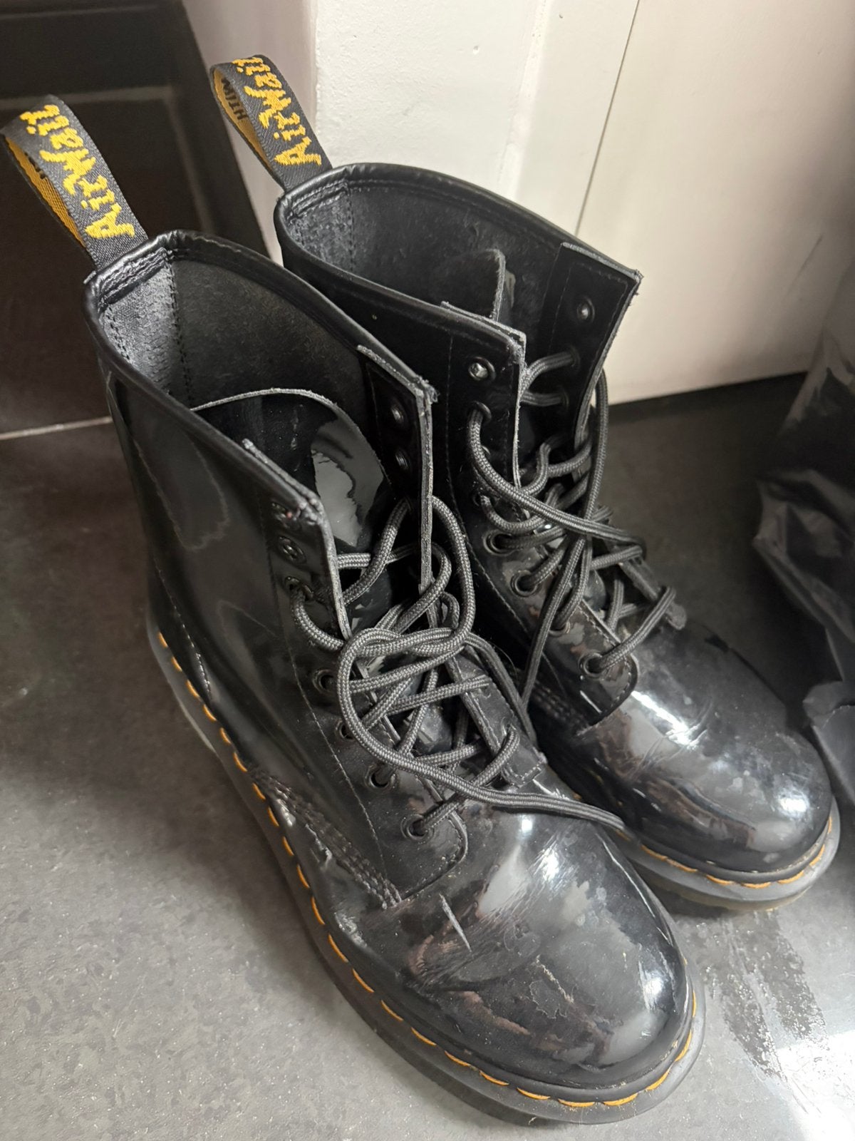 Dr martens glanzend zwart Maat 41, Ophalen, Zwart, Lage of Enkellaarzen, Zo goed als nieuw