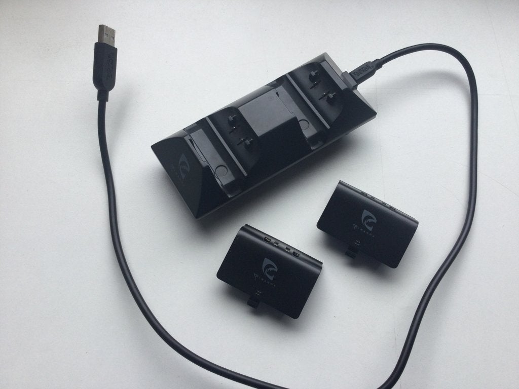 Piranha Microsoft Xbox One Akku Charger Ladeset, 500 GB, Xbox One, Ophalen of Verzenden, Zo goed als nieuw