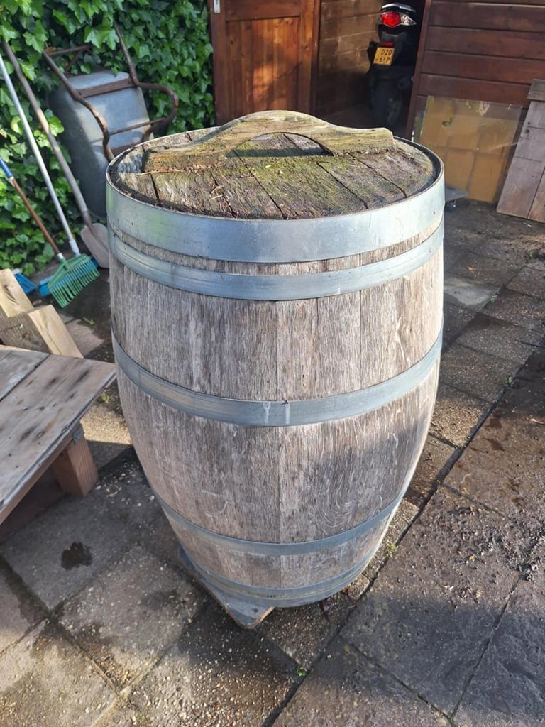 Wijnvat / Regenton (ca. 200L) met aftakking en standaard, Tuin en Terras, Regentonnen, 150 liter of meer, Ophalen of Verzenden