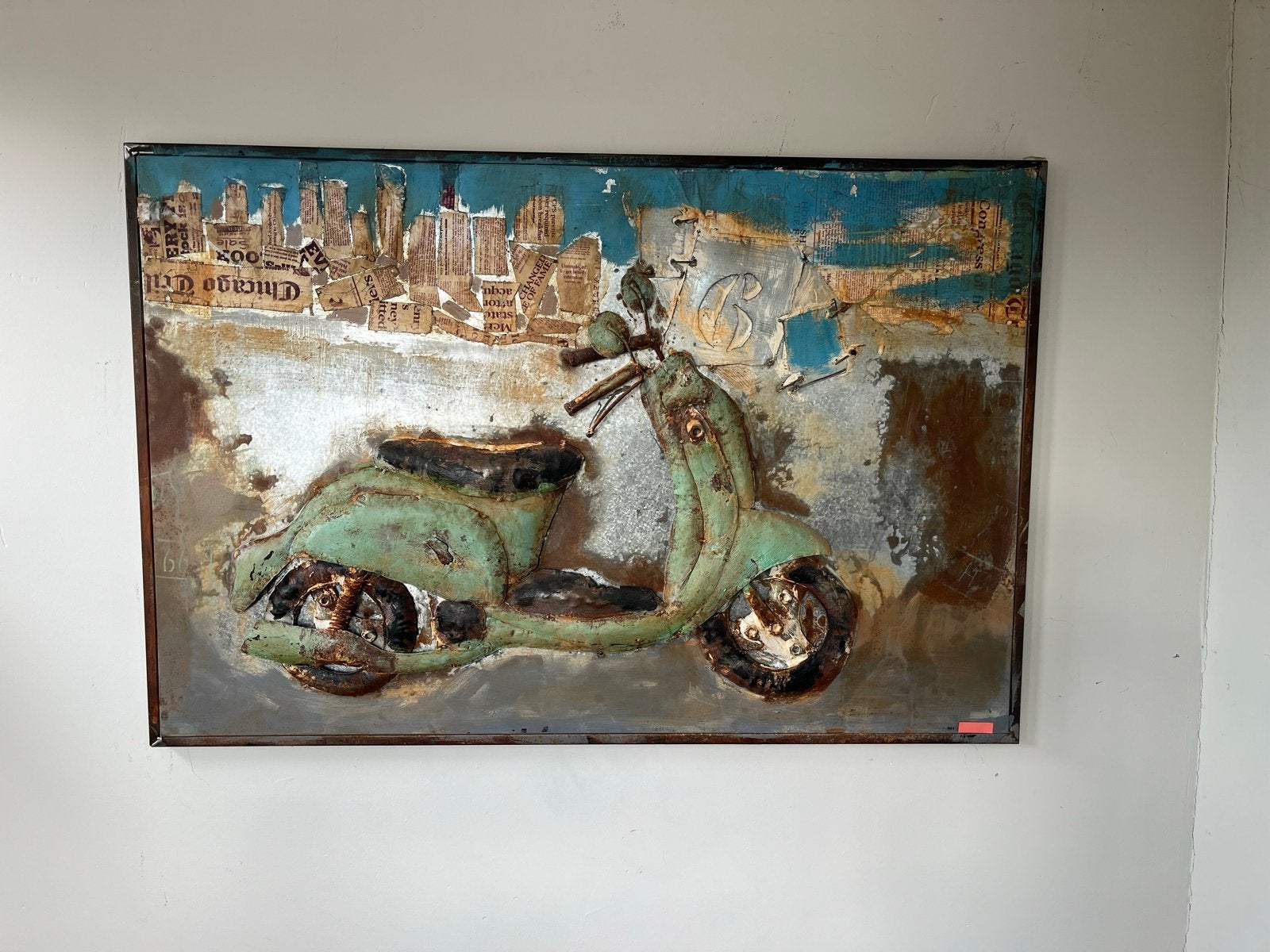 Uniek Metalen Wanddecoratie: Vespa met Stadsgezicht, Ophalen