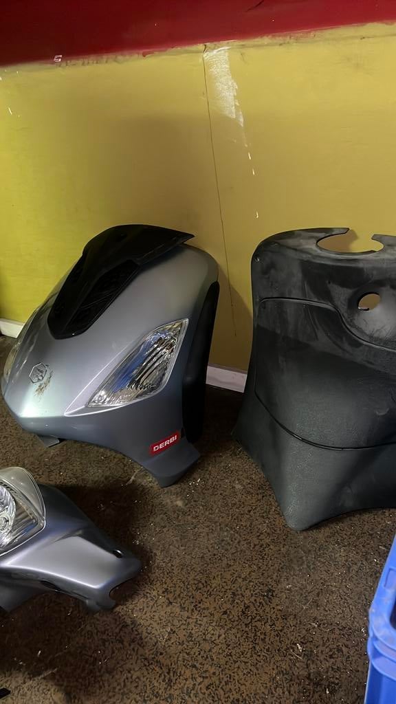 Piaggio fly 125 / 150 kapdelen, Fietsen en Brommers, Ophalen of Verzenden, Zo goed als nieuw, Overige typen
