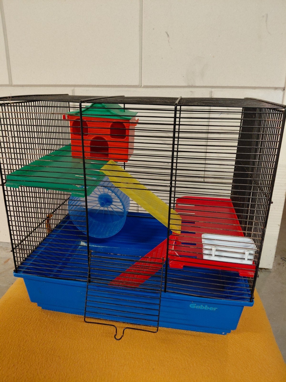 Hamsterhok met loopbal, Ophalen
