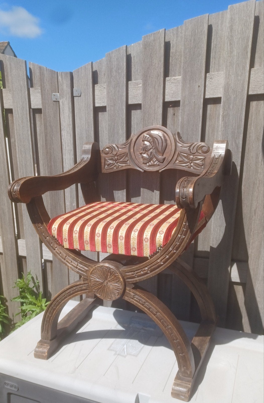 Antieke Dagobert stoel met nieuwe bekleding! Ridder model, Ophalen