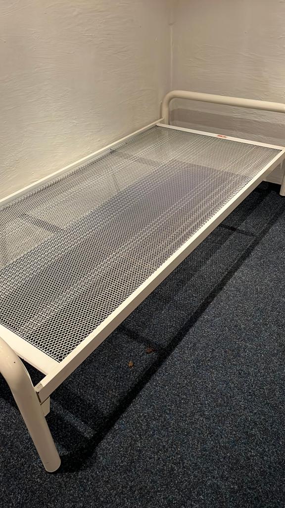 DICO eenpersoons bedframe met spiraalbodem - wit metaal, Ophalen, Gebruikt, 90 cm, Eenpersoons
