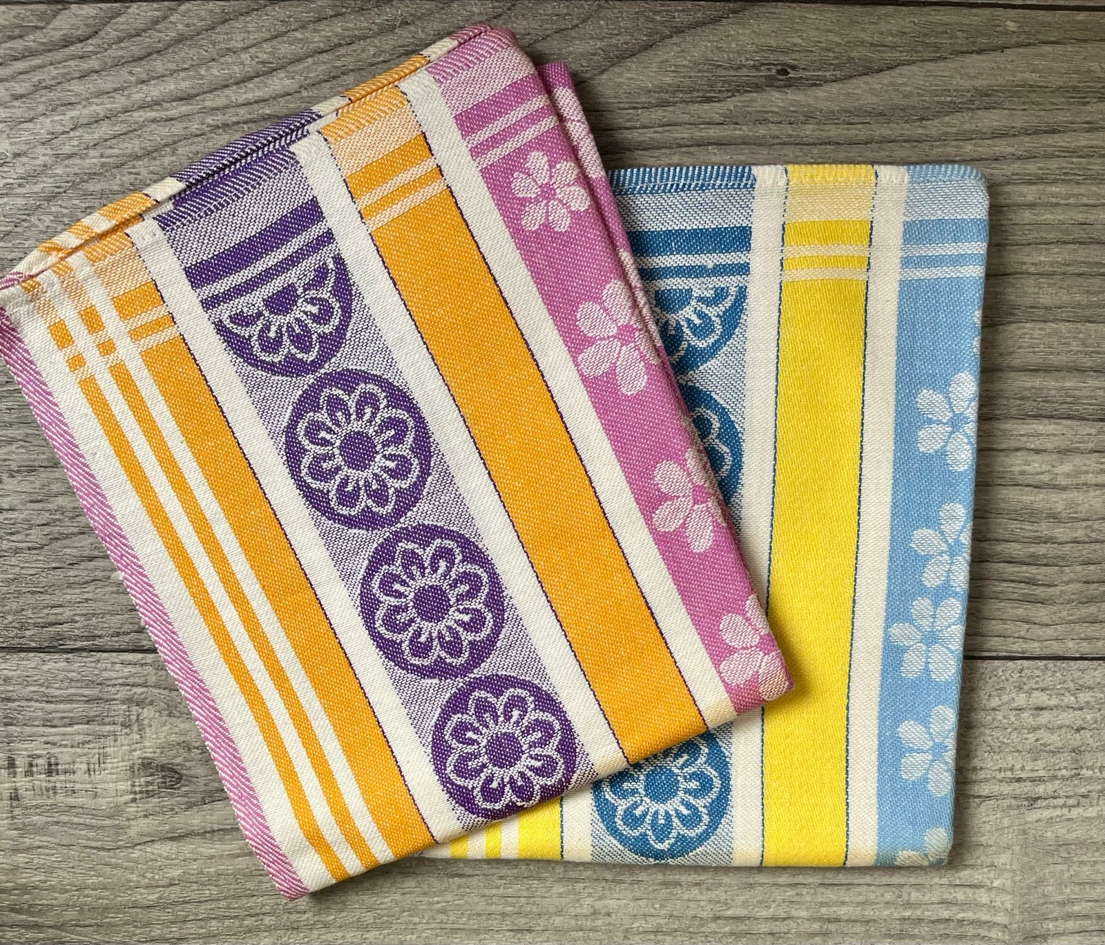 2 Nieuwe Retro Theedoeken - Kleurrijk en Decoratief, Ophalen of Verzenden, Nieuw, Meerkleurig