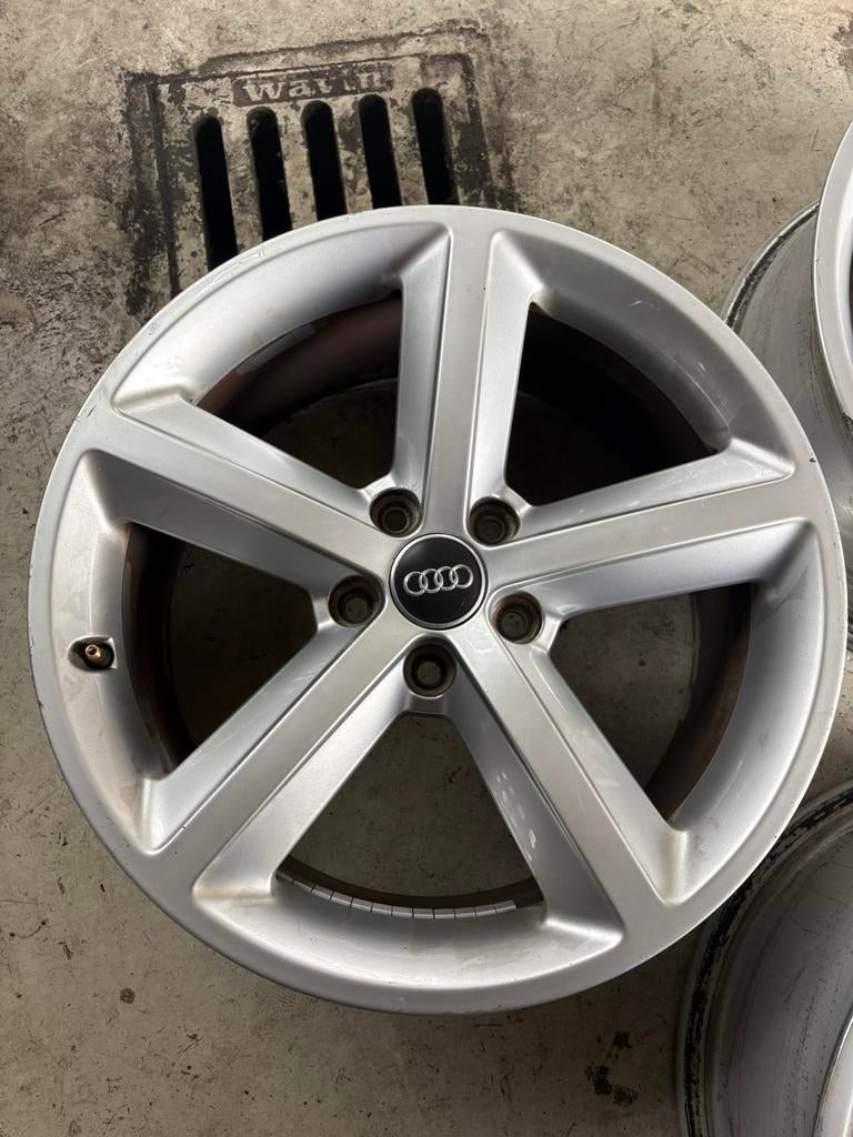 Velgen audi a4 b8, Auto diversen, Wieldoppen, Zo goed als nieuw, Ophalen of Verzenden