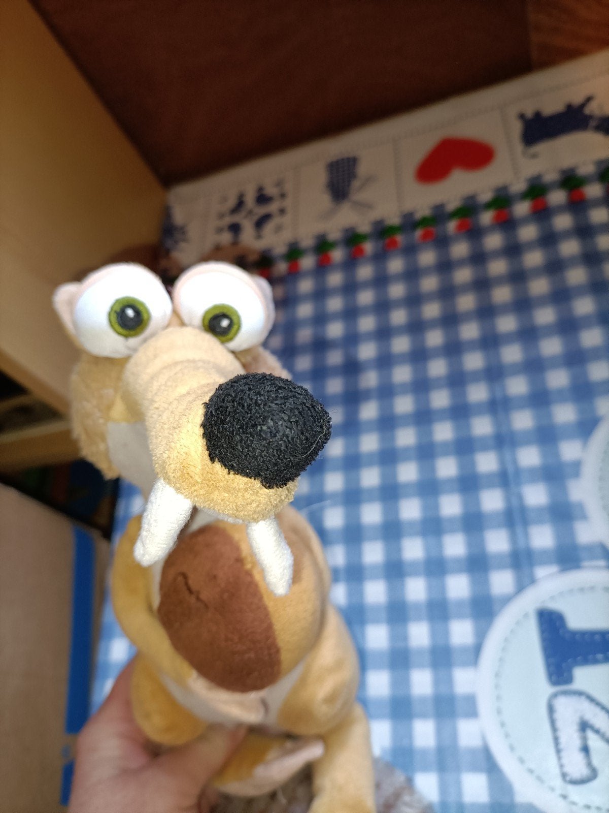 Scrat knuffel eekhoorn van Ice Age met eikel 24 cm, Ophalen of Verzenden, Zo goed als nieuw, Overige typen