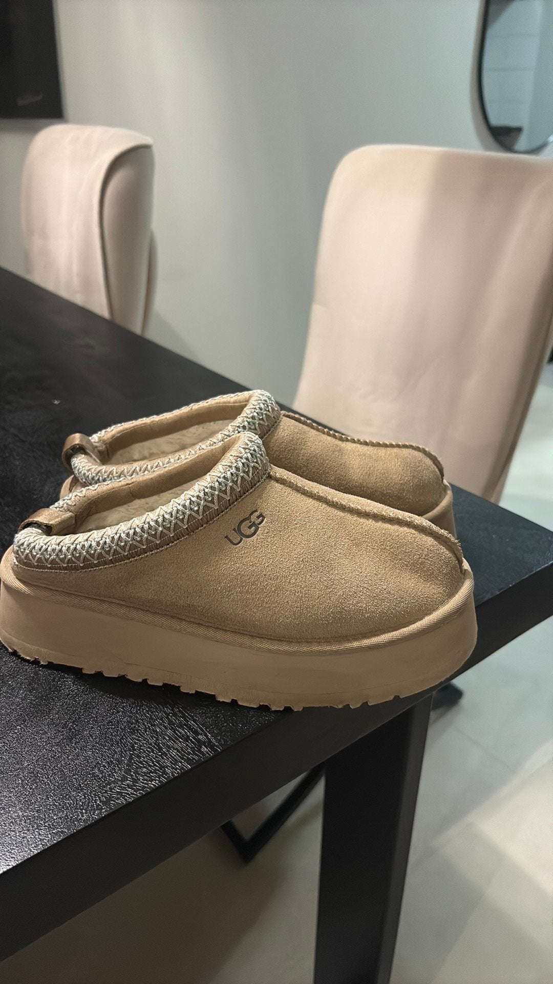 Uggs tazman 37 beige, Ophalen, Zo goed als nieuw, Beige
