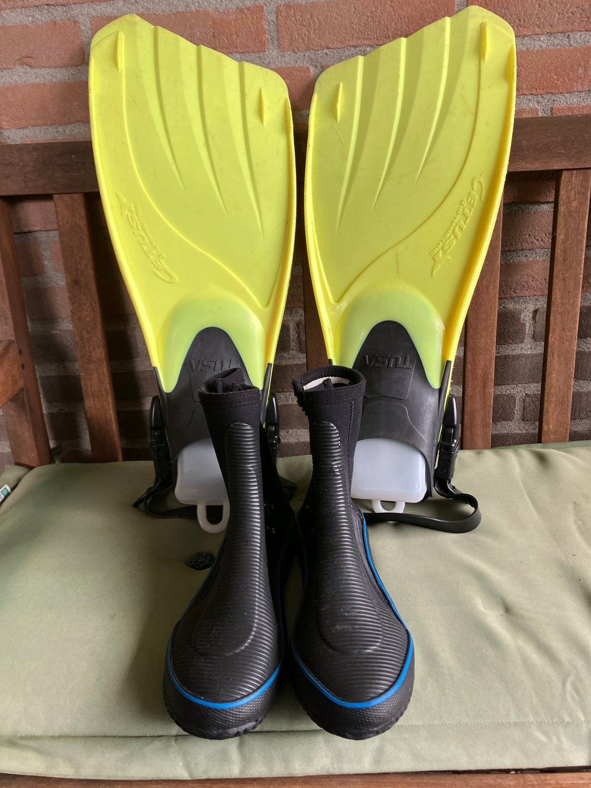 Tusa duikvinnen maat R en duikschoenen neopreen maat 44, Watersport en Boten, Ophalen of Verzenden, Gebruikt, Zwem- of Duikvliezen