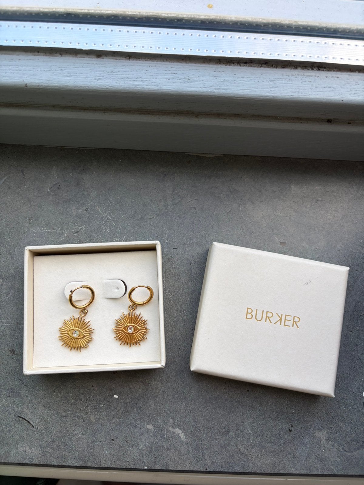 Nieuwe oorbellen Burker zon met oog goud, Overige materialen, Hangers, Nieuw, Ophalen of Verzenden