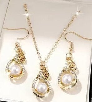 Elegante Gouden Sieradenset met Parel en Strass, Overige materialen, Met strass, Nieuw, Ophalen of Verzenden
