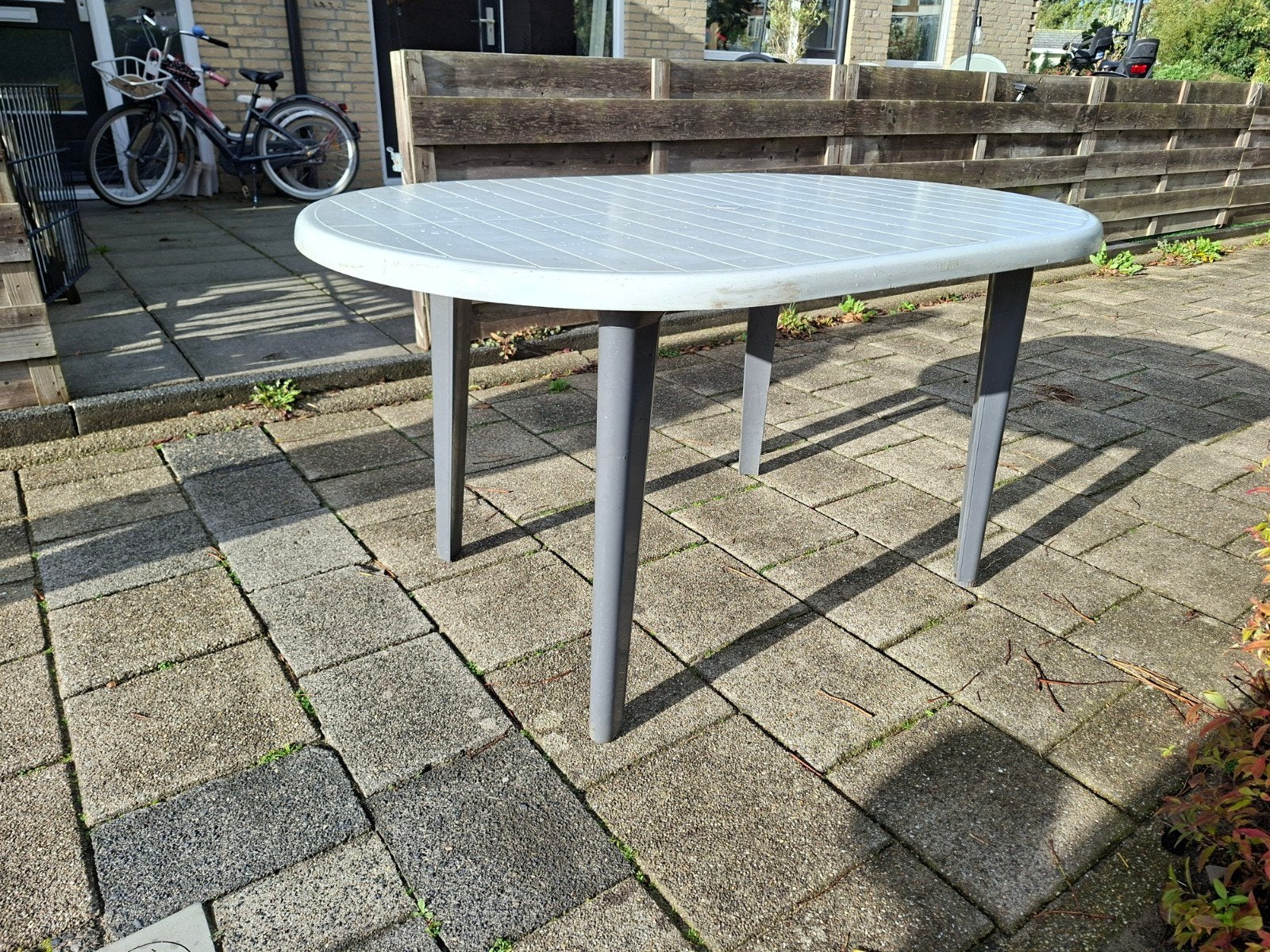 Hartman kunststof tafel, Ophalen, Gebruikt, Ovaal, Kunststof